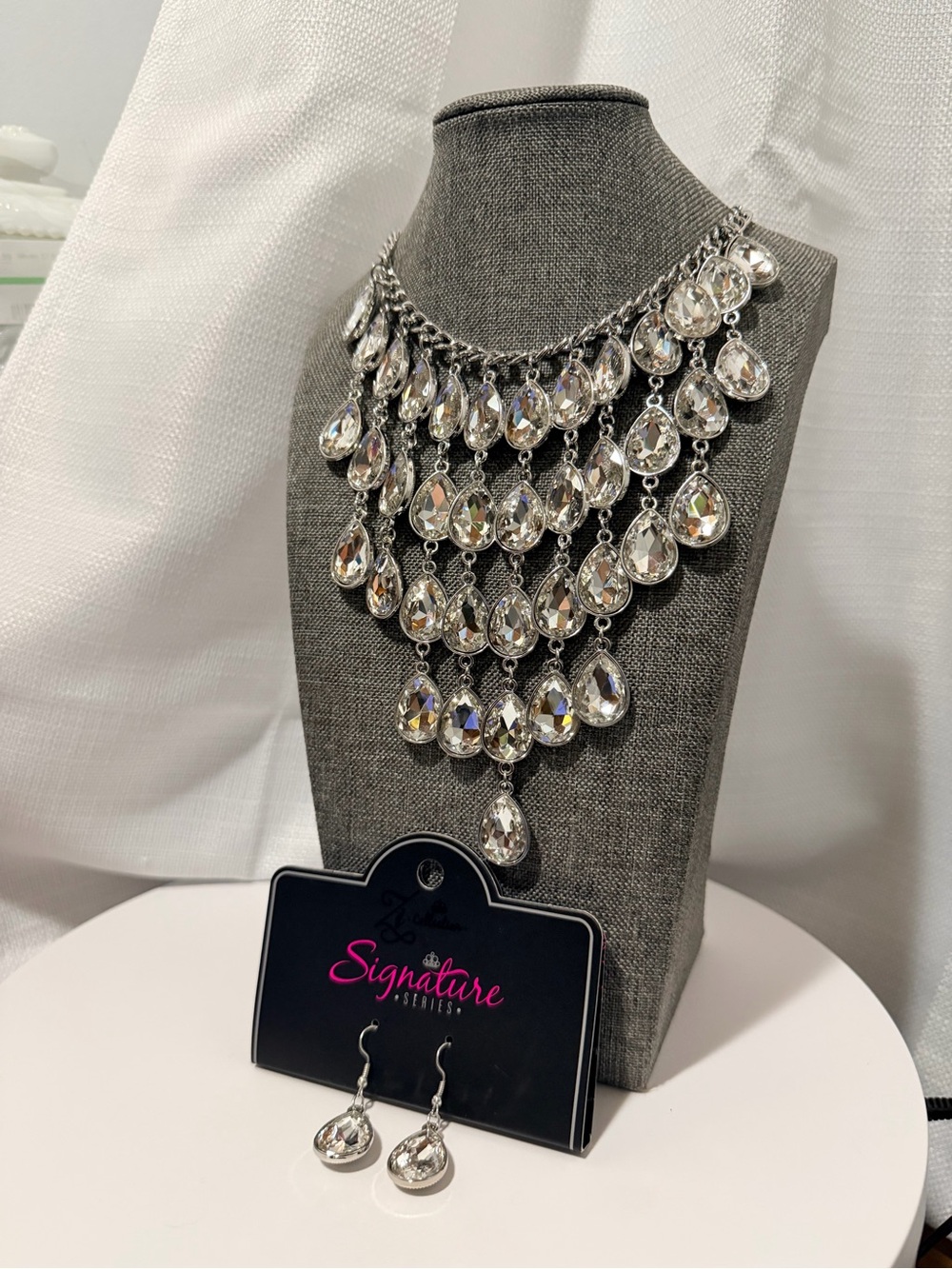 NWT- paparazzi Silver Multi-Tier Teardrop Crystal Statement Necklace